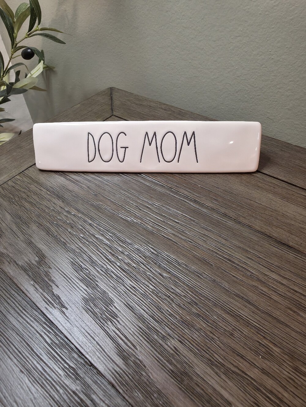 Rae Dunn White 'DOG MOM' Ceramic Sign